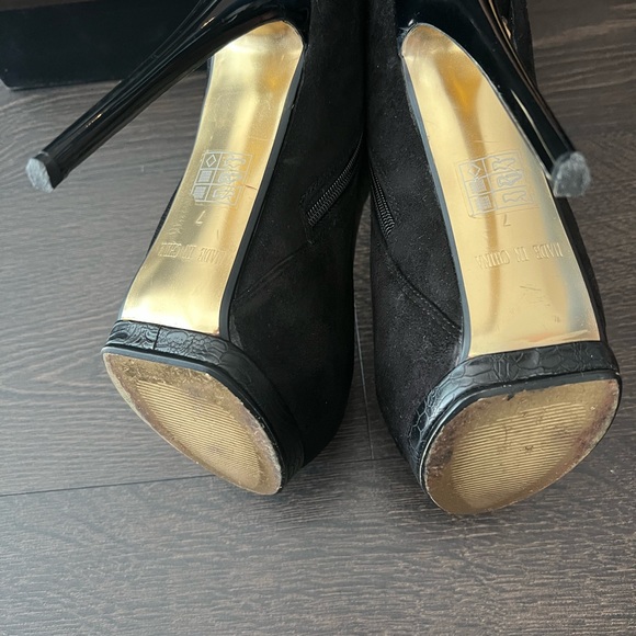 BEBE Size 7 Heeled Booties - Picture 3 of 4